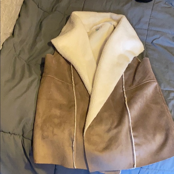 Vest - Picture 3 of 3